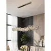 NEIWAI, un lujoso candelabro de cristal con intrincados diseños florales, perfecto para salas de estar, villas y salones principales, con un sofisticado diseño de anillo redondo y un marco metálico