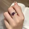 Anillo con banda de anillo de piedra principal morada en forma de corazón para mujer, diseño retro de lujo ligero de nicho, anillo de dedo para mujer para uso diario