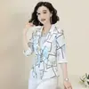 Jaqueta de terno pequena 2023 primavera e verão Nova tamanho plus size elegante manga curta manga 3/4 um botão casual estampada terno para mulheres