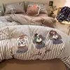 Juego de Ropa de Cama de Cuatro Piezas 100% Algodón Puro con Dibujos Animados Cepillado Otoño/Invierno Sábana de Toalla Engrosada Funda de Edredón Suministros para Dormitorio de Estudiantes