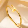 Pulsera de trébol de cuatro hojas con diamantes transfronteriza Europa y Estados Unidos estrellas de acero inoxidable chapado al vacío de 18k combinación de pulsera venta al por mayor de fábrica
