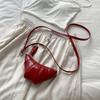 Bolsa de Chifre com Design Vintage Novo para o Verão 2024 Bolsa Transversal Feminina Versátil Personalizada de Nicho Bolsa de Mão de Alta Qualidade