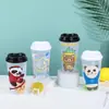 Taza de plástico de panda de dibujos animados creativa Valor de color alto de la red roja Taza linda para niños Taza de plástico con pajilla Disponible al por mayor