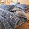 Juego de ropa de cama de cuatro piezas de terciopelo de leche, funda de edredón de forro polar y engrosada de vellón de coral para invierno, juego de sábanas cálidas apto para estudiantes