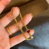 Nova pulseira de corrente vermelha em forma de coração, elegante e versátil, design de nicho com senso de luxo leve e toque de alta qualidade para mulheres