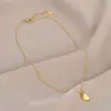 Collar de Acero de Titanio para Mujer con Mariposa Digital en Inglés Pequeño para Cintura Clavícula Cadena para el Cuello Mismo Estilo que las Celebridades de Internet en Transmisión en Vivo Joyería que No se Desvanece Tendencia