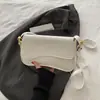 Bolsa de Axila com Design de Nicho Transfronteiriço para Mulheres, Nova Moda Retrô de Alto Valor em Couro Patenteado para o Dia a Dia, Bolsa de Ombro Único Transversal