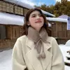 Bufanda de Felpa Atmosférica de Cruce Nuevo 2025 para Mujer, Bufanda de Felpa Cálida y a Prueba de Frío de Invierno con Cuello de Piel Versátil
