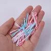 Tenedor Cuchara Mini de 3 cm Accesorios Casa de Muñecas Mini Vajilla de Plástico Colorida Cuchara Pequeña Curativa con Agujeros