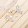 Pendientes de Mariposa Hueca para Mujer Nicho Diseño Único Retro Extraíbles Moda Elegante Simple Pendientes de Viento Frío para Mujer