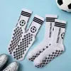 Calcetines de fútbol antideslizantes con puntos más vendidos transfronterizos, calcetines deportivos para hombre y mujer, calcetines transpirables que absorben el sudor hasta la pantorrilla, adecuados para juego real y entrenamiento
