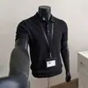 Camisa polo de seda gelada lisa de luxo leve para homens, com gola abacaxi, mangas curtas de tricô, design moderno e estiloso, e um visual casual versátil para o verão.