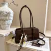 Bolsa de Ombro Retro Outono/Inverno Versátil com Temperamento Feminina Nova Grande Capacidade Nicho Francês Sensação de Alto Padrão Bolsa de Ombro Único de Mão