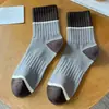 Calcetines de Otoño e Invierno para Hombre, Resistentes al Olor, Absorbentes del Sudor, Transpirables, Duraderos, Calcetines Deportivos Rayados con Bloques de Color, Modernos y Versátiles