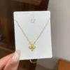 Collar Retro de Cuatro Hojas para Mujer, Lujo Ligero, Gama Alta, Nicho, Trébol de la Suerte, Cadena para Clavícula, Exquisito, Para el Trabajo, Versátil, Joyería Elegante