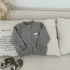 Roupa Infantil Coreana Primavera e Outono Cardigã de Tricô 2026 Novo Estilo Meninos e Meninas Suéter Bordado Estiloso Roupas de Bebê Tendência