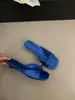 Primeiro Encontro Temporada Sandálias Francesas Pequenas de Cunha Prata Sapatos de Fada 2026 Nova Moda de Verão ao Ar Livre Salto Baixo Pequeno