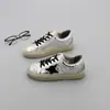 Tenis casuales para mujer con lentejuelas plateadas, nuevo modelo otoño 2026, punta redonda, piel genuina, estrella de cinco puntas, suela plana, zapatos con aspecto desgastado