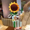 Nuevo Producto Terminado de Girasol de Hilo Tejido Gigante, un Imprescindible para Aprobar Exámenes, un Pequeño Regalo para Graduación de Secundaria y Universidad, una Flor Ceremonial