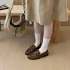 Elegantes mocasines planos de tacón bajo para mujer, novedad otoño 2026 estilo británico con hebilla de cinturón, zapatos de piel profunda con efecto desgastado