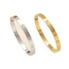 Pulseira Cruz de Aço Titânio Ouro 18K Transfronteiriça para Mulheres, Moda de Alto Padrão, Estilo Simples de Casal, Fábrica de Pulseiras Estilo Cartier