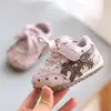 Zapatos para Bebé y Niño Pequeño para Niñas Otoño 2026 Lunares Lazo Estilo Dulce Zapatos Deportivos Antideslizantes Suela Suave Zapatos Funcionales de Cuero
