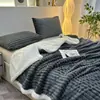 Manta nueva grande de pelo sintético de conejo a rayas, doble cara de lana de cordero, engrosada para abrigar, color liso, ropa de cama y textiles para el hogar al por mayor