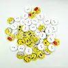Botón de madera de 20 mm de dos agujeros con estampado exquisito al por mayor de fábrica, botón de madera mixto con expresión de dibujos animados y cara sonriente