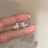 Elegante Mariposa Nuevo Estilo Primavera/Verano Pequeños y Exquisitos Pendientes Versátiles para el Día a Día y para Ir al Trabajo con Circonita de Colores