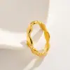 Anillo Plano de Ola Irregular Minimalista y Elegante, Diseñado Únicamente con una Textura de Nicho, Estilo Fresco y Discreto para Apilar Diariamente