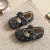 Zapatos de Algodón para Niñas con Lunares Franceses 2026 Nuevo Estilo Otoño/Invierno Zapatos Birkenstock Engrosados de Felpa Zapatos Versátiles y Cálidos