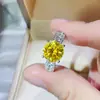 Anillo de Diamante Moissanita Amarilla de 3 Quilates Venta al por Mayor Transfronteriza Europea y Americana Anillo de Diamante Amarillo para Mujer Bolígrafo de Prueba de Color para Diamante