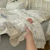 Nuevo juego de ropa de cama de algodón con encaje para otoño, juego de cuatro piezas con estampado de flores pequeñas, funda de edredón de algodón puro, juego de tres piezas para cama de estudiante