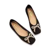 Zapatos populares versátiles de estilo slip-on con suelas planas y blandas, nueva colección otoño 2026, mocasines slip-on de estilo francés para el commuting de mujer