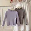 Novos estilos de outono e inverno: suéteres doces com acabamento em renda para meninas, peças básicas para bebês, blusas de tricô de manga comprida em cores de doce