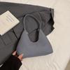 Bolsa Pequena Retrô Fashion para Mulheres Outono e Inverno 2025 Novo Estilo Bolsa de Ombro Único Bolsa de Axila Bolsa Carteiro de Estilo Estrangeiro Bolsa Transversal para o Dia a Dia