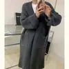 Suéter feminino de malha grossa para outono e inverno com bolsos duplos, cardigã casual e descontraído de comprimento médio estilo coreano, caimento solto