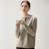 Outono/Inverno 2026 Novo Suéter de Cashmere Feminino com Gola Redonda, Trançado, com Botões, Modelagem Solta, Versátil e Valorizador para Mulheres