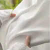Nuevo estilo de cortinas translúcidas con patrón de ondas de agua, que ofrecen privacidad mientras permiten el paso de la luz, adecuadas para salas de estar y balcones, proporcionando protección solar y disponibles en diseños personalizados.