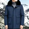 Jaqueta de inverno business casual com forro de fleece para homens de meia-idade e idosos, apresentando um design elegante de cor sólida e uma gola de pele sintética.