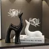 Adorno creativo de ciervo de cerámica con bola de cristal, lujo ligero para sala de estar, mueble de TV, mueble de vino, decoración del hogar, pieza de exhibición de arte de alta gama