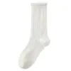 Calcetines blancos acanalados de algodón para mujer Achengjia, transpirables, absorbentes de sudor, cómodos, amigables con la piel, versátiles, lindos, calcetines de media pantorrilla sin costuras