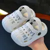 Sapatos Furados Infantis Verão Novo Meninos Interno Antiderrapante Desenho Animado Crianças Pequenas Meninas Sandálias de Bebê Sandálias de Praia ao Ar Livre