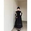 Foto real do novo vestido de manga curta slim fit para o início do outono de 2026, estilo coreano, com patchwork, gola alta e saia longa acinturada para mulheres