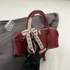 Bolsa de Ombro Única Fashionável Casual e de Luxo para Mulheres 2025 Primavera Nova Bolsa Quadrada Pequena Transversal de Grande Capacidade