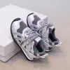 Zapatos para Niñas 2026 Primavera/Verano Nuevo Estilo Tenis Doble Malla para Niños Transpirables Zapatos de Entrenamiento Alemanes Tenis Ligeros Forrest Gump para Niños