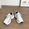 Tênis Dad versão coreana sola grossa que aumenta a altura leve tênis esportivo para mulheres 2026 novo primavera malha sapatos pequenos populares tênis casuais
