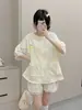 Pijama Feminino Estilo Japonês com Estampa de Cachorro e Pudim Doce, Conjunto de Duas Peças com Shorts de Manga Curta para o Verão, Acabamento em Renda, Pode Ser Usado Fora de Casa como Roupa de Casa