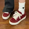 Tênis fofos retrô de nicho para mulheres, novidade primavera/outono 2026 estilo coreano popular tênis brancos de lona, estilosos e confortáveis