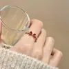 Anillo Rojo con Lazada para Mujer, Lujo Ligero, Nicho, Versátil, Sensación de Alta Gama, Diseño Abierto Ajustable, Venta al por Mayor y Dropshipping